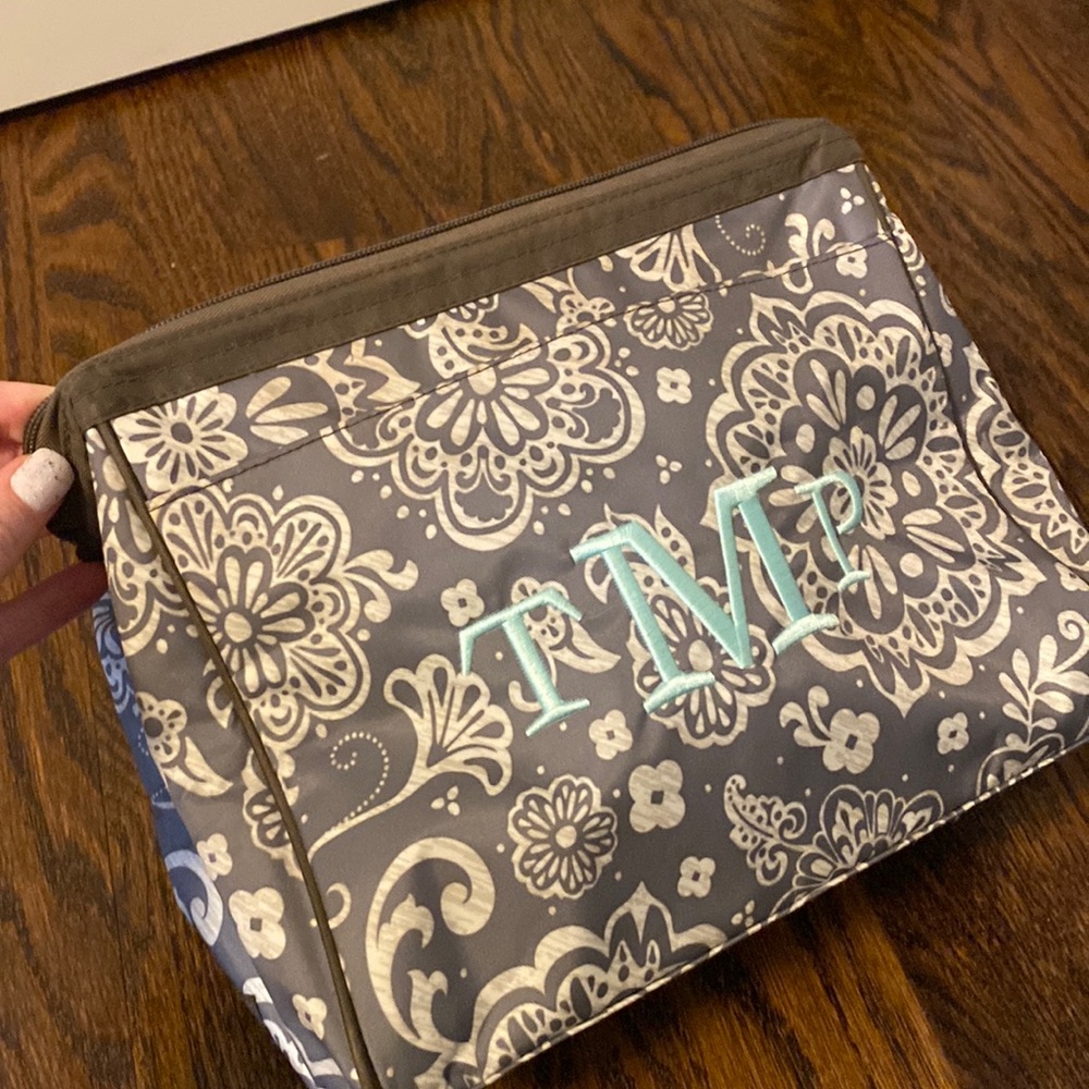 Thirty one makeup zipper bag. Perfect condition. Grey, brown, teal.